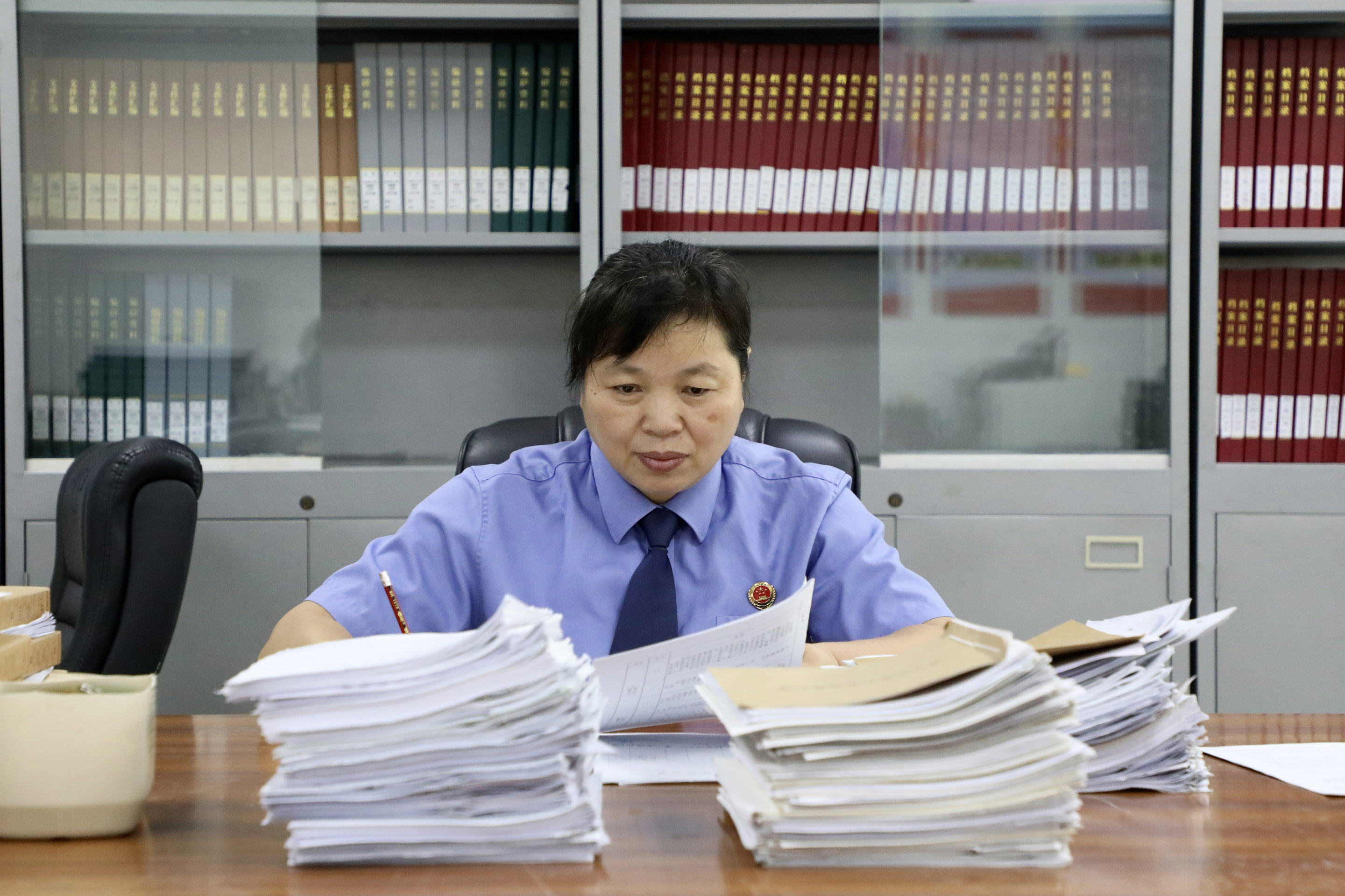 兰台筑梦书芳华——我的18年档案岁月丨祝贺黄辉华获得最高人民检察院从事档案工作满15年检察人员的通报表扬